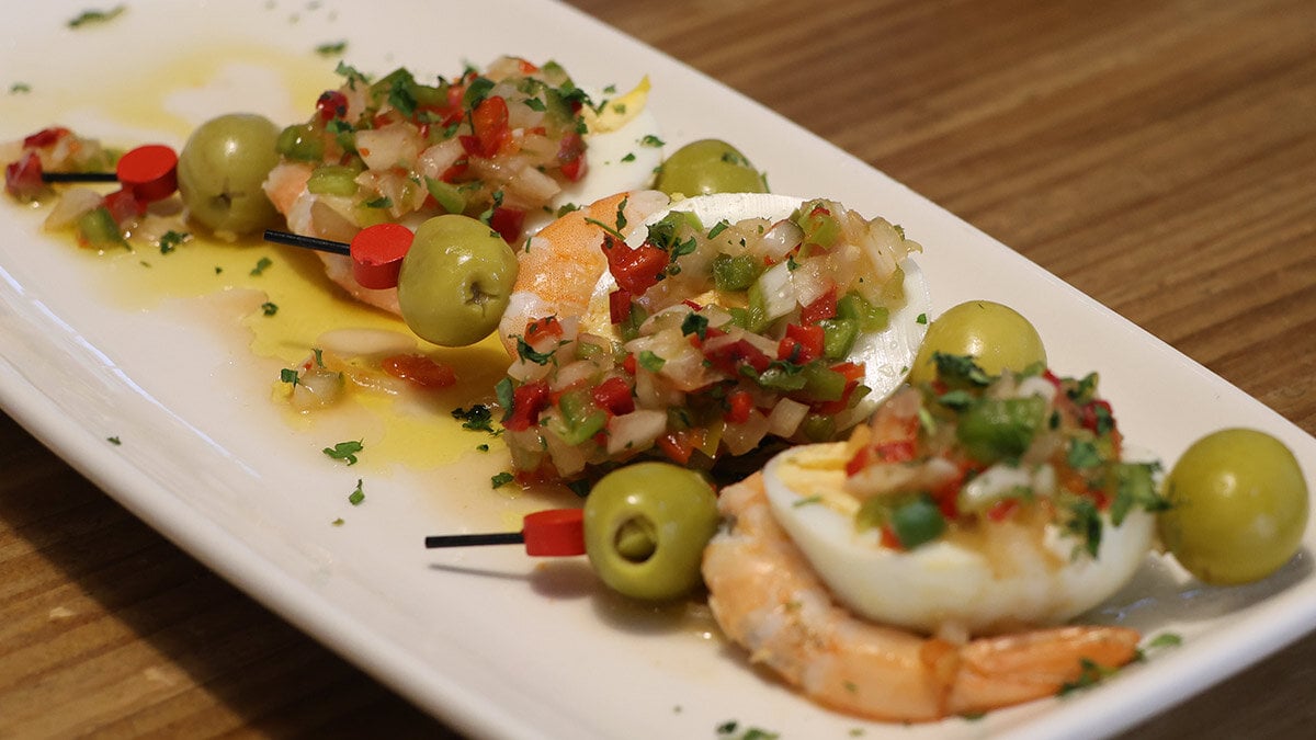 Tapas, glasses and terraces: bars on the manifestation street that will make you come back