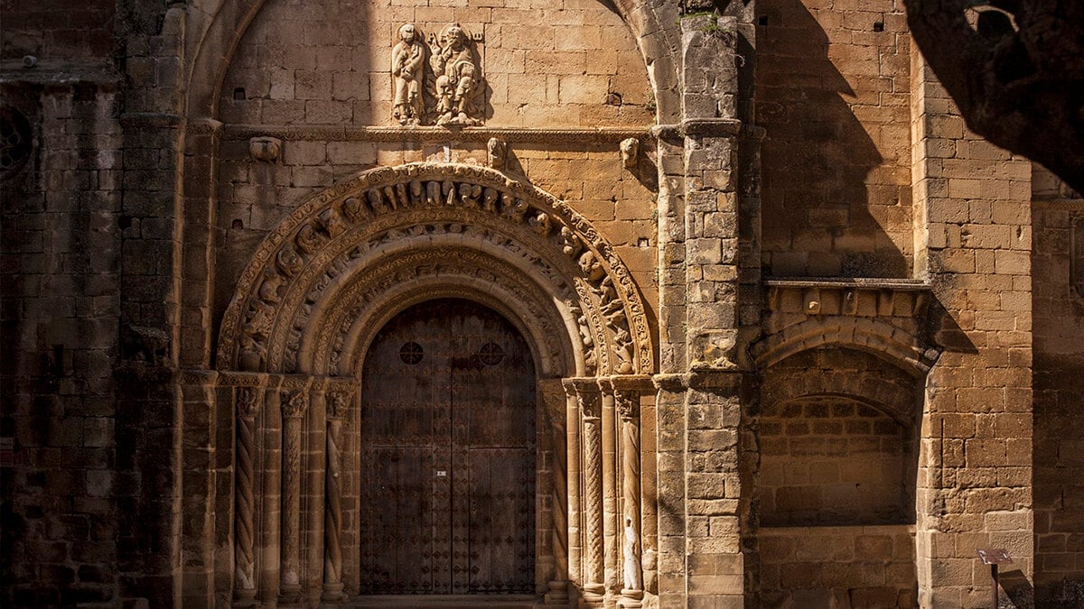 UNCASTILLO value its Romanesque jewel with a course on the cover of Santa María la Mayor
