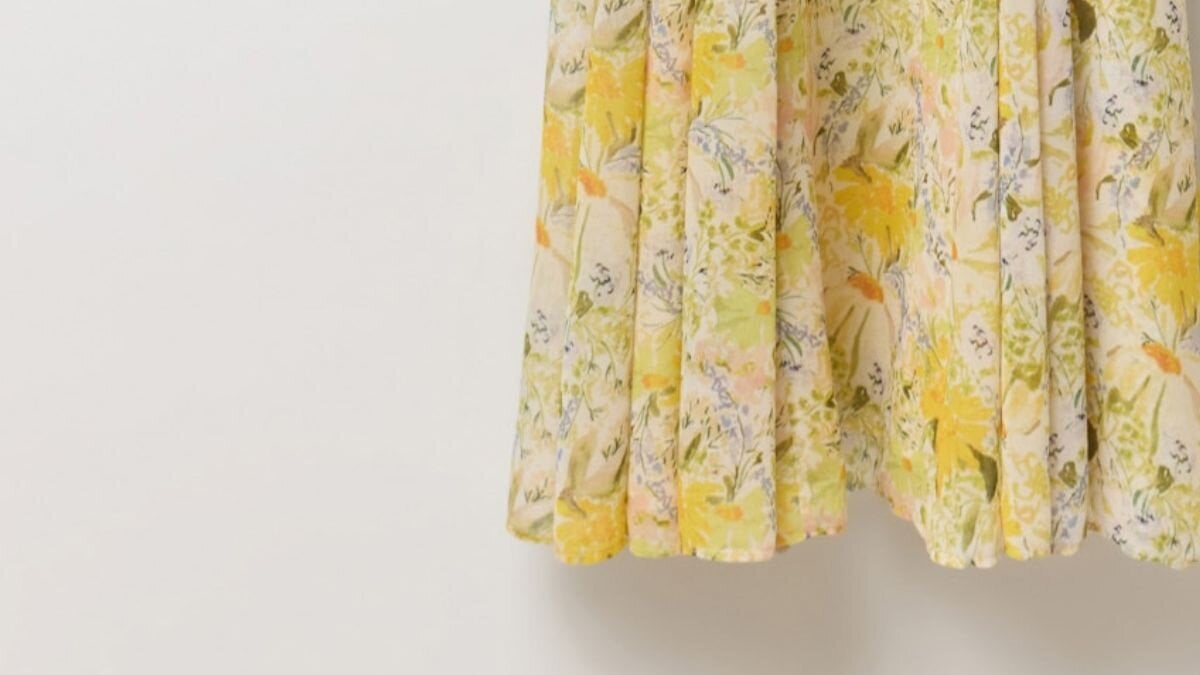 This sfera flower dress enhances the tan and is the summer jewel in Zaragoza