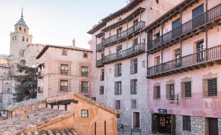Neither Aínsa nor Alquézar: the most impressive medieval people in Aragon are carved in red rock
