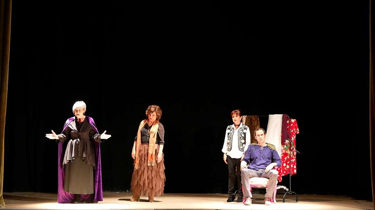 Arbolé Theater opens its doors to the amateur theater since Friday
