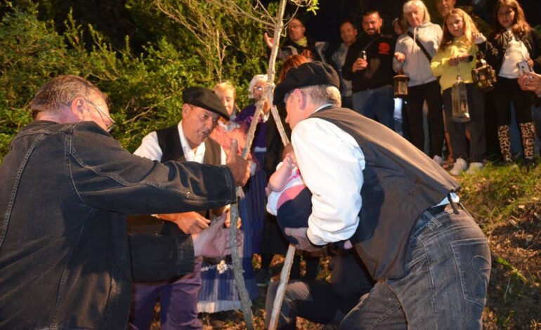 The people of Aragon that has a unique tradition in Spain: it passes children through a tree to heal them