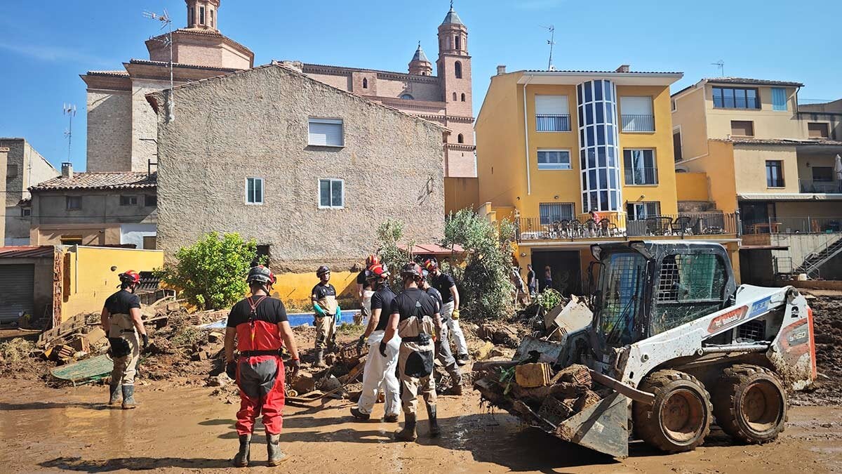 The UME displays means in Aragon to return normality to the peoples affected by the floods