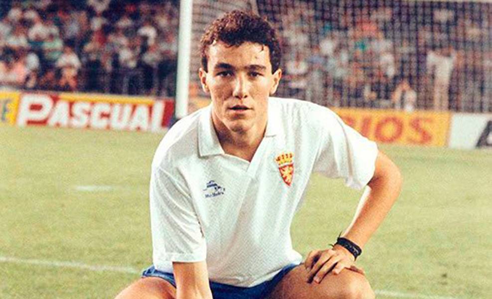 Xavi Aguado con la elástica del Real Zaragoza
