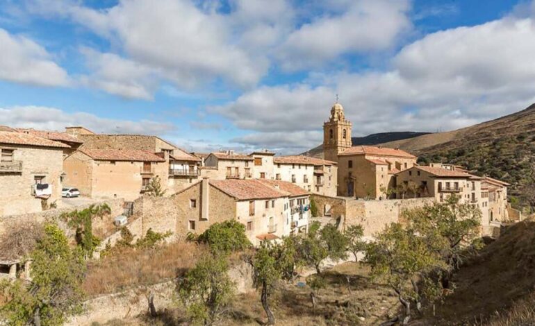 Neither Venice nor England: this town in Teruel received its European Medal from the hands of the very queen