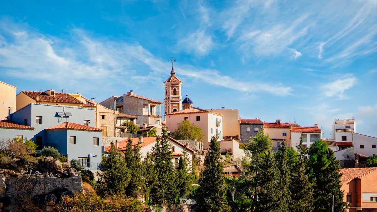 It is the capital of the black diamond and hides war bunkers: the people of Teruel that smells like truffle and gunpowder