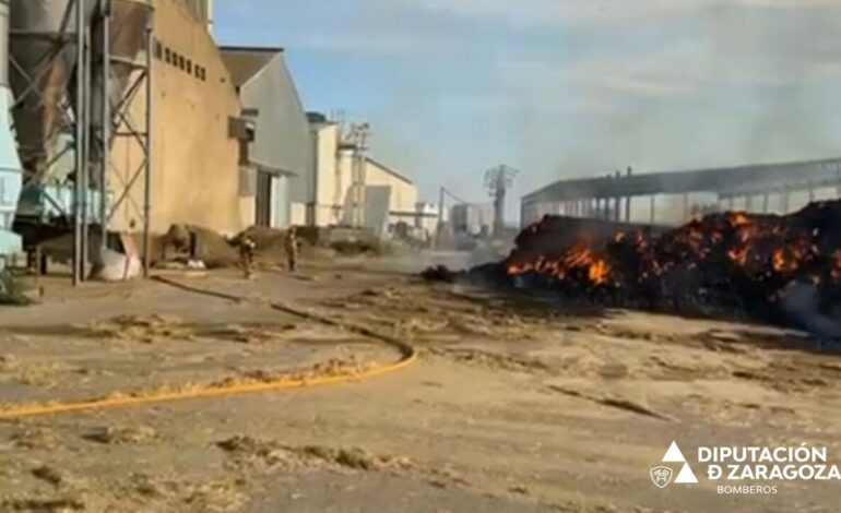 Controlled a fire in the Valdeferrín de Ejea polygon after burning 40 tons of straw