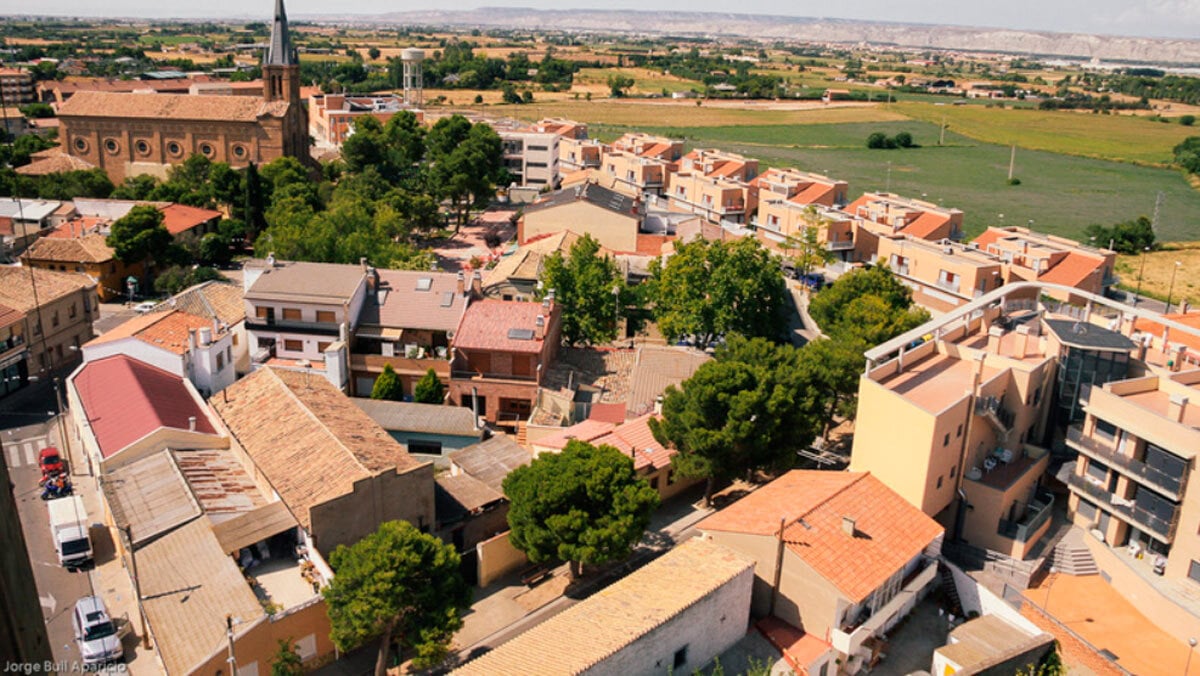 Garrapinillos, the Zaragoza neighborhood with the charming town that is next to an airport