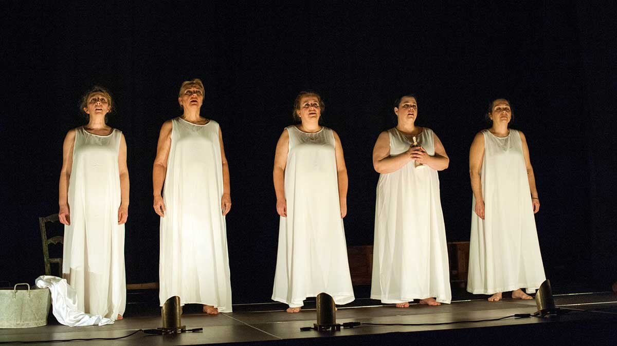 The V amateur theater sample closes season with spectators record