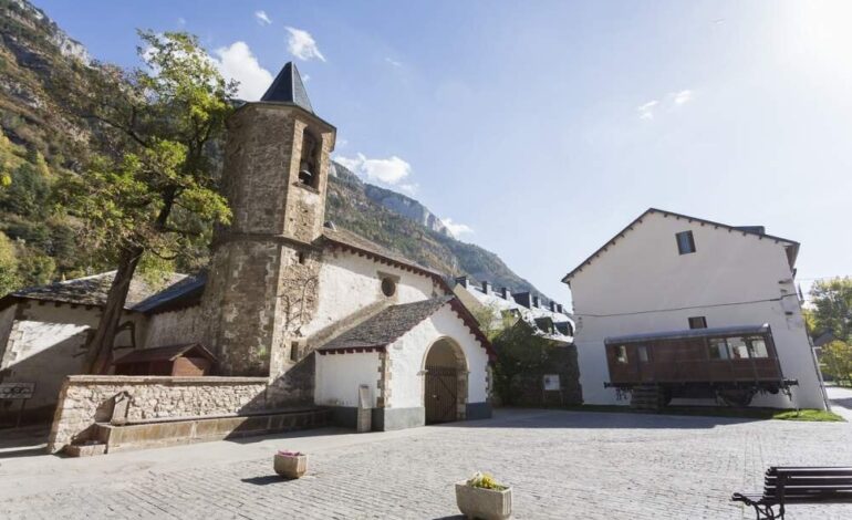 The town of Huesca where spies, Nazi gold and fugitives were crossed: their station hides a movie story