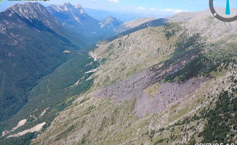 Stabilized the Foradada del Tuscar fire: abrupt land and an almost inaccessible area