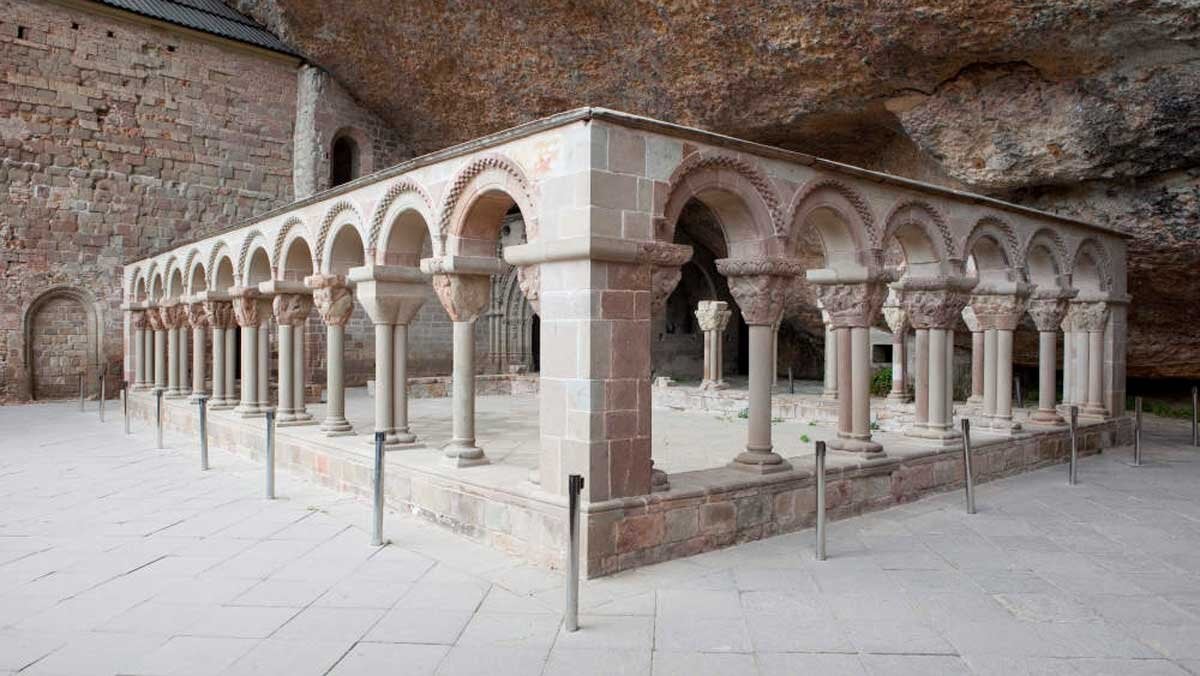 Monasterio_San_Juan_Pena-Claustro-M-Viejo