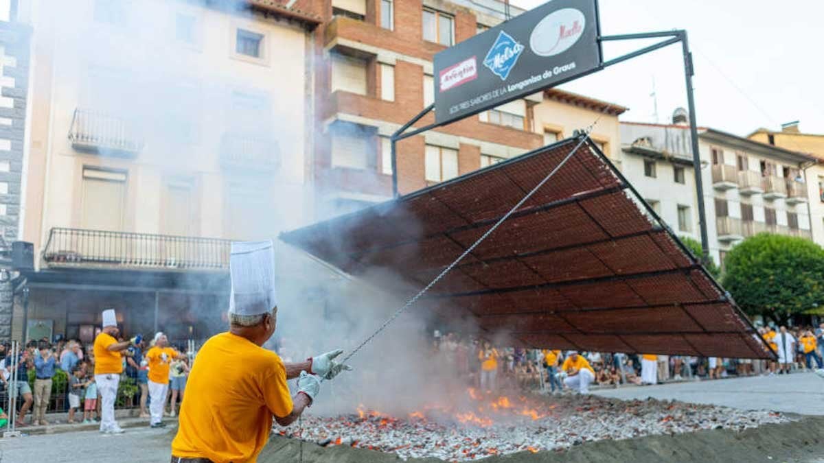 It has a giant grill hanging from a crane: the town of Huesca with a Guiness and Waters record
