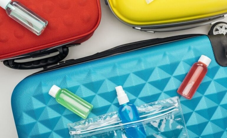 The perfect transparent bag to fly with Vueling: approved by the TSA and without trouble in the control