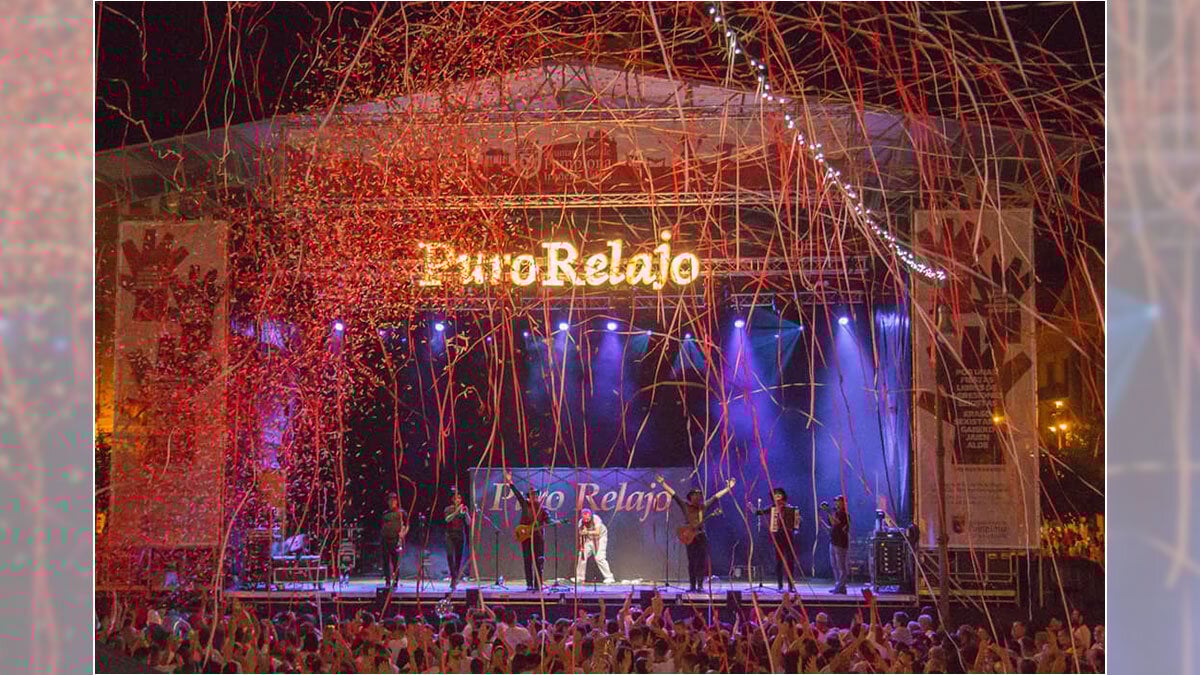 Actuación de Puro Relajo en las fiestas de San Fermín. Foto: Puro Relajo