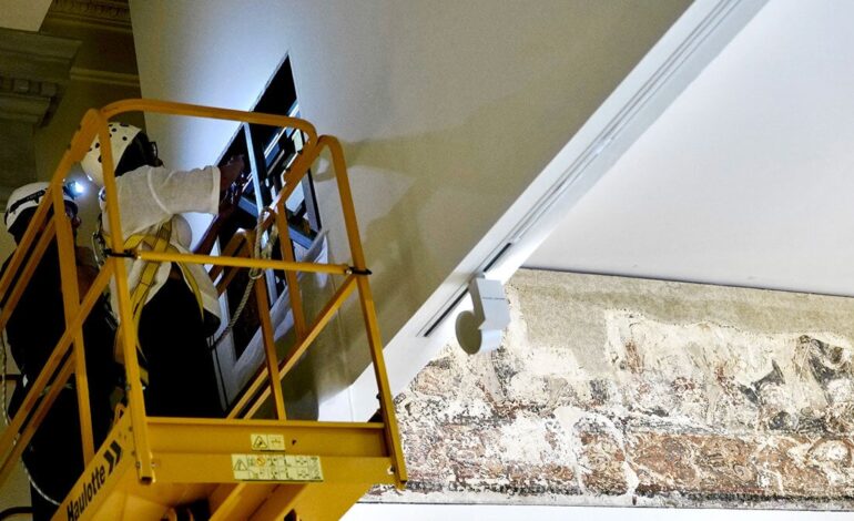 Aragonese technicians end on the first day the analysis of the profane paintings of Sijena