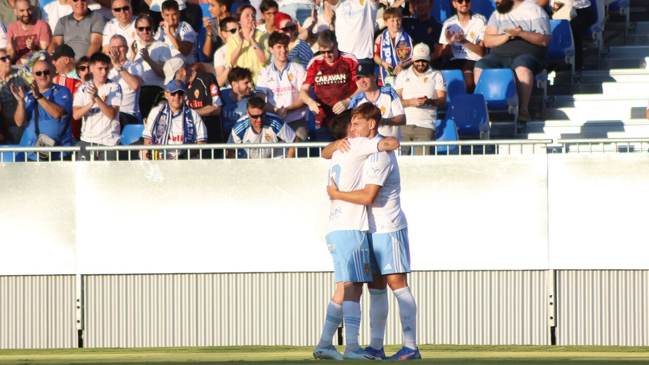 Real Zaragoza celebrates with a victory its first game with a public at the Ibercaja Stadium