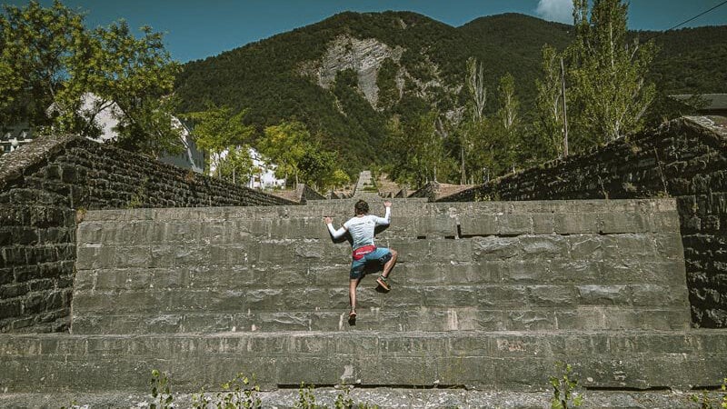 More than one hundred runners will participate in one of the most demanding obstacle races of the Pyrenees