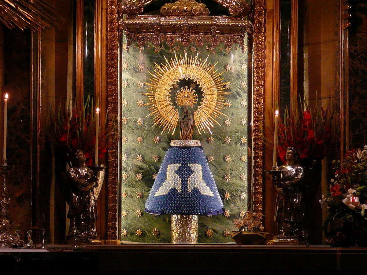 A tribute for peace: the Virgen del Pilar will wear on August 6 a paper mantle