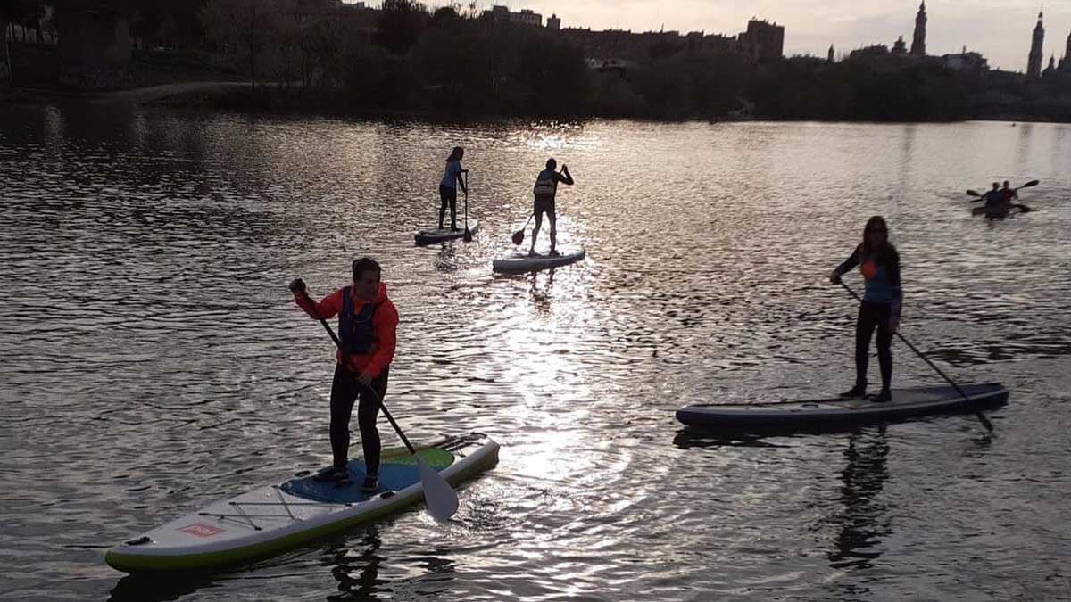 You don’t need sea: this club teaches you to practice paddle surf without leaving Zaragoza