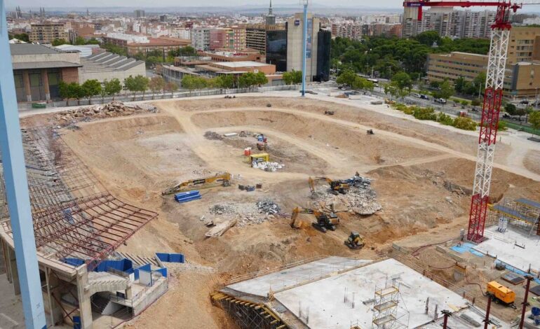 La Tribuna Preferente y las torres de iluminación son lo único que queda en pie. Foto: Lorena Torrijo