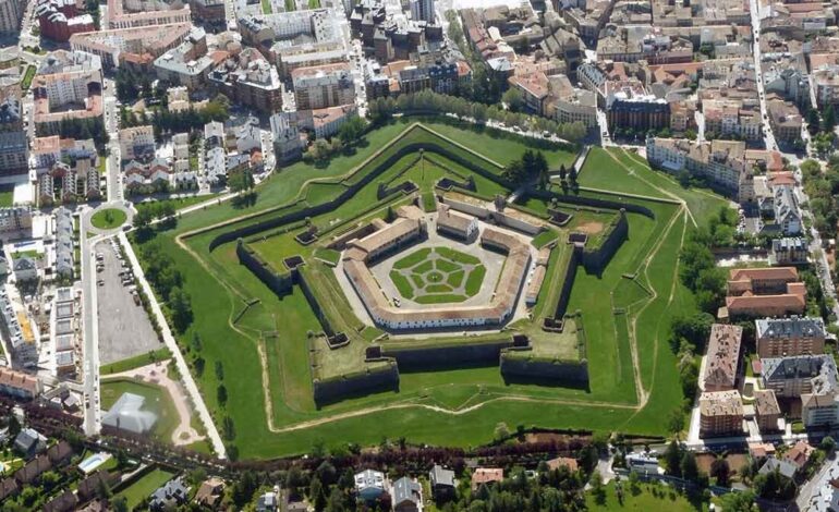 This is the town of Huesca where the kingdom of Aragon was born and keeps a fortress in shape