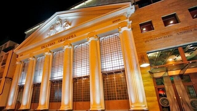 The Olimpia Theater receives the city’s gold medal and opens San Lorenzo with Zarzuela