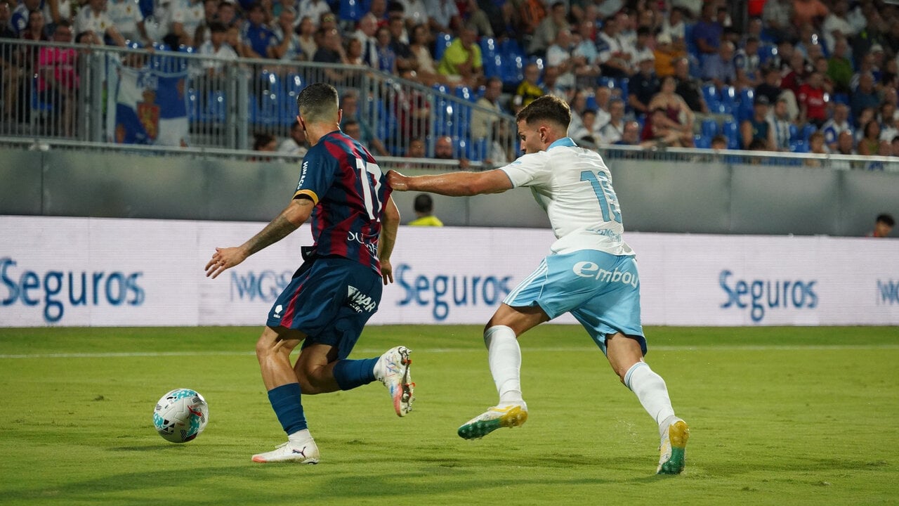 Real Zaragoza expires to the S.D. Huesca from eleven meters in the last preseason game