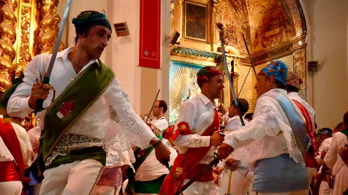 Huesca dancers excite on the big day of San Lorenzo
