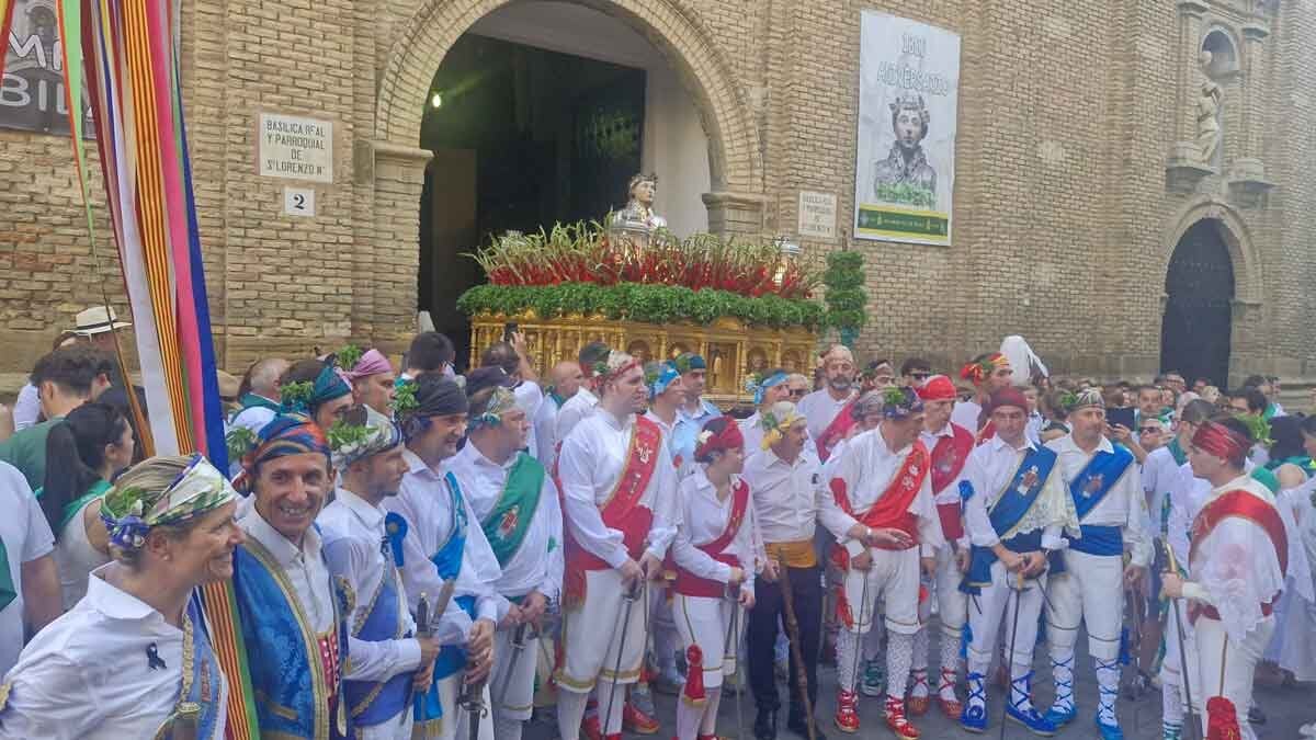 San Lorenzo brings together thousands of devotees in a morning of procession and pontifical mass