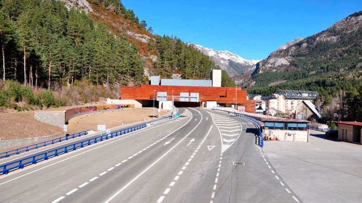 Transport tender for 28 million euros the conservation of the Somport tunnel