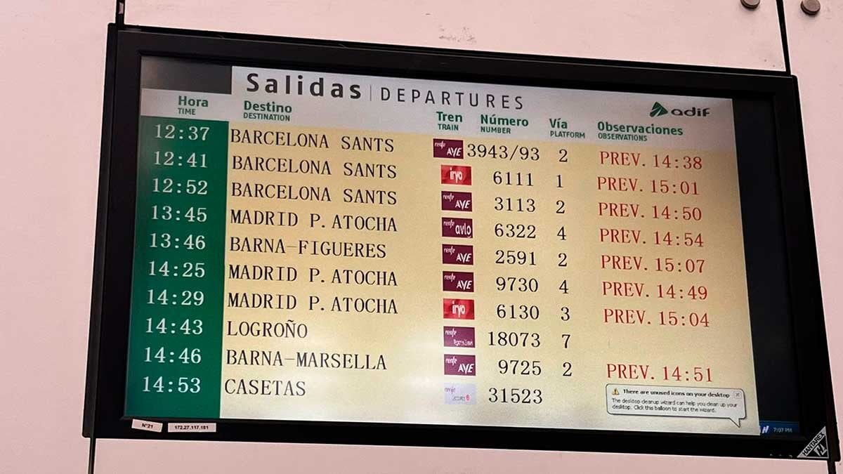 Pantalla de la estación Delicias de Zaragoza que muestra los retrasos en hasta ocho trenes de Alta Velocidad. Foto: AD