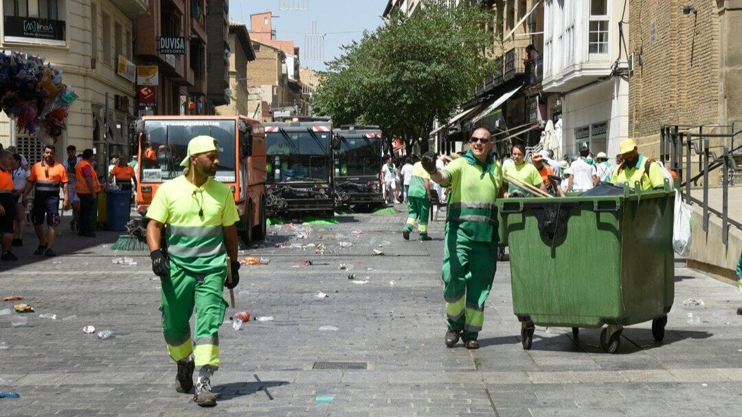 This is the dirtiest day in San Lorenzo so far: 73,880 kilos of garbage in streets and parks