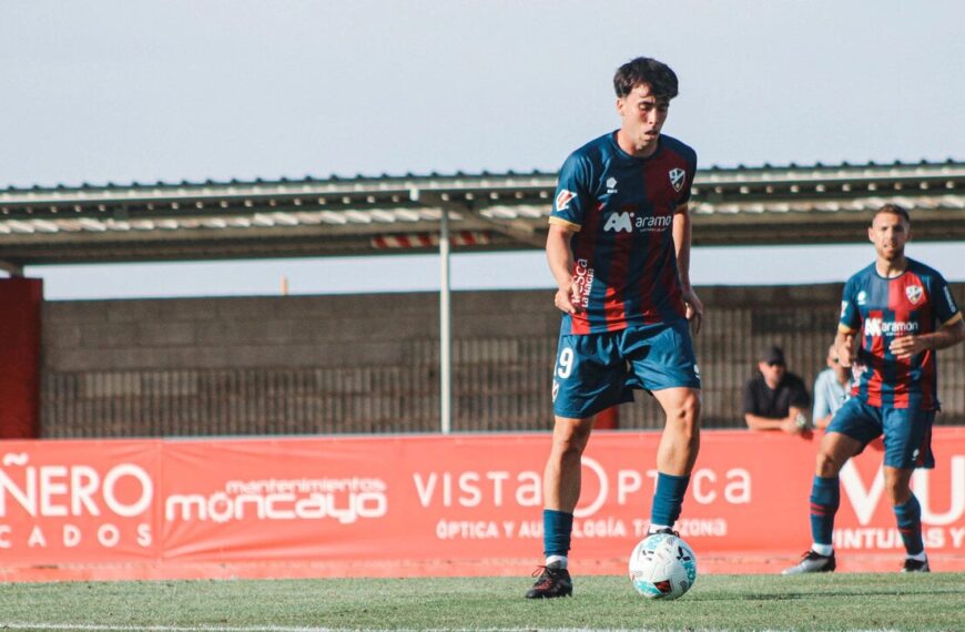 The S.D. Huesca gives Jaime Escario to FC Peñafiel